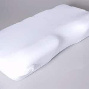 This image shows the contouring of the orthopaedic pillow so you can see how it is curved and angled for the best support of your neck. On the right hand side of the image you can clearly see the label and the name Putnams on it with a Union Jack.